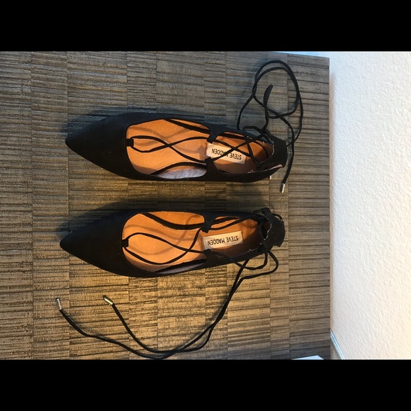 Lace-up Steve Madden Flats - Picture 2 of 3